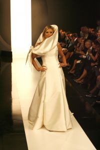 09-09-2006 SHOWBIZZ; MART VISSER COUTURE SHOW WINTER 2006-2007 HILTON AMSTERDAM. De talentvolle designer bracht weer een prachtrige couture show in het overvolle Hilton. Vele BNers waren weer aanwezig en iedereen was weer vol over hetgeen Mart Visser toonde.
foto: Albert den Iseger.