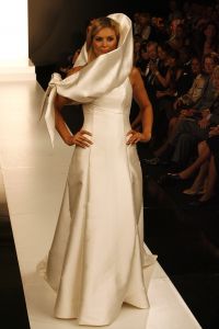 09-09-2006 SHOWBIZZ; MART VISSER COUTURE SHOW WINTER 2006-2007 HILTON AMSTERDAM. De talentvolle designer bracht weer een prachtrige couture show in het overvolle Hilton. Vele BNers waren weer aanwezig en iedereen was weer vol over hetgeen Mart Visser toonde.
foto: Albert den Iseger.