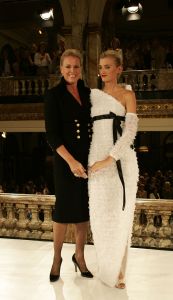 06-09-2006 SHOWBIZZ; MONIQUE COLLIGNON SHOWDE COLLECTION FALL-WINTER 2006-2007. In de prachtige lokatie het Tropen museum te Amsterdam showde Monique met haar team een prachtige collectie winter mode 206-2007.
foto: Albert den Iseger.