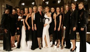 06-09-2006 SHOWBIZZ; MONIQUE COLLIGNON SHOWDE COLLECTION FALL-WINTER 2006-2007. In de prachtige lokatie het Tropen museum te Amsterdam showde Monique met haar team een prachtige collectie winter mode 206-2007.
foto: Albert den Iseger.