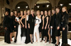 06-09-2006 SHOWBIZZ; MONIQUE COLLIGNON SHOWDE COLLECTION FALL-WINTER 2006-2007. In de prachtige lokatie het Tropen museum te Amsterdam showde Monique met haar team een prachtige collectie winter mode 206-2007.
foto: Albert den Iseger.