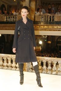 06-09-2006 SHOWBIZZ; MONIQUE COLLIGNON SHOWDE COLLECTION FALL-WINTER 2006-2007. In de prachtige lokatie het Tropen museum te Amsterdam showde Monique met haar team een prachtige collectie winter mode 206-2007.
foto: Albert den Iseger.