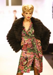 10-09-2006 SHOWBIZZ; PAUL SCHULTEN SHOWT WINTERCOLLECTIE 2006-2007. Paul Schulten showde 2 collecties namelijk de confectiecollectie zomer 2007 en daarnaast de couture winter collectie 2007. De sexy en glamorous getinte show  was er een die je van Paul Schulten mag verwachten. Het publiek genoot ervan en het applaus hield maar niet op na de show.
foto; Albert den Iseger.10-09-2006 SHOWBIZZ; PAUL SCHULTEN SHOWT WINTERCOLLECTIE 2006-2007. Paul Schulten showde 2 collecties namelijk de confectiecollectie zomer 2007 en daarnaast de couture winter collectie 2007. De sexy en glamorous getinte show  was er een die je van Paul Schulten mag verwachten. Het publiek genoot ervan en het applaus hield maar niet op na de show.
foto; Albert den Iseger.