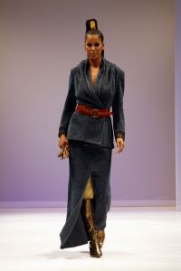 18-09-2006 SHOWBIZZ; SHEILA DE VRIES EN EEN JOINT VENTURE MET L OREAL TESAMEN OP DE CATWALK. De show voerde de naam Sheila de Vries, de collectie droeg kwaliteit uit met verfrissende kleuren waaronder veel de andere kleur zwart namelijk blauw.De prachtige show was voor de eerste keer in de Hotels van Oranje te Noordwijk.Wederom veel bewondering voor Sheila de Vries en haar team. Ook vandaag veel lovende woorden in de Nederlandese Media over de show van Sheila. 
foto: Albert den Iseger