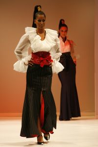 18-09-2006 SHOWBIZZ; SHEILA DE VRIES EN EEN JOINT VENTURE MET L OREAL TESAMEN OP DE CATWALK. De show voerde de naam Sheila de Vries, de collectie droeg kwaliteit uit met verfrissende kleuren waaronder veel de andere kleur zwart namelijk blauw.De prachtige show was voor de eerste keer in de Hotels van Oranje te Noordwijk.Wederom veel bewondering voor Sheila de Vries en haar team. Ook vandaag veel lovende woorden in de Nederlandese Media over de show van Sheila. 
foto: Albert den Iseger
