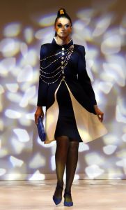 18-09-2006 SHOWBIZZ; SHEILA DE VRIES EN EEN JOINT VENTURE MET L OREAL TESAMEN OP DE CATWALK. De show voerde de naam Sheila de Vries, de collectie droeg kwaliteit uit met verfrissende kleuren waaronder veel de andere kleur zwart namelijk blauw.De prachtige show was voor de eerste keer in de Hotels van Oranje te Noordwijk.Wederom veel bewondering voor Sheila de Vries en haar team. Ook vandaag veel lovende woorden in de Nederlandese Media over de show van Sheila. 
foto: Albert den Iseger
