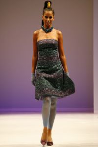 18-09-2006 SHOWBIZZ; SHEILA DE VRIES EN EEN JOINT VENTURE MET L OREAL TESAMEN OP DE CATWALK. De show voerde de naam Sheila de Vries, de collectie droeg kwaliteit uit met verfrissende kleuren waaronder veel de andere kleur zwart namelijk blauw.De prachtige show was voor de eerste keer in de Hotels van Oranje te Noordwijk.Wederom veel bewondering voor Sheila de Vries en haar team. Ook vandaag veel lovende woorden in de Nederlandese Media over de show van Sheila. 
foto: Albert den Iseger