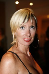 09-09-2006 SHOWBIZZ; MART VISSER COUTURE SHOW WINTER 2006-2007 HILTON AMSTERDAM. De talentvolle designer bracht weer een prachtrige couture show in het overvolle Hilton. Vele BNers waren weer aanwezig en iedereen was weer vol over hetgeen Mart Visser toonde.
foto: Albert den Iseger.