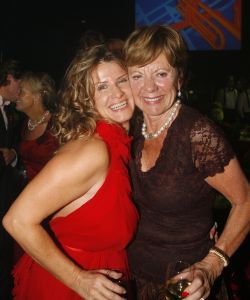 04-09-2006 SHOWBIZZ; VEERTIENDE EDITIE VAN AMSTERDAM DINER VOOR AIDSBESTRIJDING. Het was dit keer een Koninklijk Amsterdam Diner daar Prinses Mabel en Prins Friso aanwezig waren en zich kostelijk vermaakten tussen de vele gasten. De 1300 gasten genoten van veel life muziek van o.a.Angela Groothuizen,Ronnie Tober,Vulcano,Denise Jannah,Sandra Reemer, Liesbeth List en Ramses Shaffy en uit Amerika The Gibson Brothers.De avond begon met een emotioneel op treden van Ramses Shaffy die iedereen kippevel bezorgde. Robert Weyhenke de initiatiefnemer  van dit gala  kan terug kijken op een zeer geslaagde avond met een opbrengst van 460.000 euro voor de bestrijding van aids. Vele prominente gasten waren de gehele avond aanwezig namelijk: Boris Dittrich-Estelle Gullit-Tom Westenmeijer-Mart Visser-Frans Molenaar-Addy van den Krommenacker-Marisa Polin-Hans Hoogervorst-Ans en Sigrid Markus-Frits Wester-Leotien Borsato en Leco van Zadelhoff-Neelie Smit Kroes-Barbara de Loor-Jan Driessen-Mark Rutte-Tineke Verburg-Evert Santegoeds-Michiel en Pauline Mol-Ed Nijpels-John Jaakke-Ada Kok- Joop Wijn en natuurlijk Prins Friso en Prinses Mabel die maar niet genoeg konden krijgen van alle aandacht en genoten daarvan ook met volle teugen. Al met al een zeer geslaagde avond voor het goede doel.
foto: Albert den Iseger.