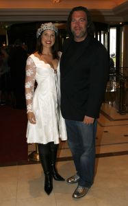 18-09-2006 SHOWBIZZ; SHEILA DE VRIES EN EEN JOINT VENTURE MET L OREAL TESAMEN OP DE CATWALK. De show voerde de naam Sheila de Vries, de collectie droeg kwaliteit uit met verfrissende kleuren waaronder veel de andere kleur zwart namelijk blauw.De prachtige show was voor de eerste keer in de Hotels van Oranje te Noordwijk.Wederom veel bewondering voor Sheila de Vries en haar team. Ook vandaag veel lovende woorden in de Nederlandese Media over de show van Sheila. 
foto: Albert den Iseger