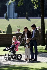 09-09-2006 KONINKLIJK HUIS; FOTOSHOOT VAN PRINS MAURITS EN GEZIN BIJ HET LOO TE APELDOORN.
foto: Albert den Iseger.