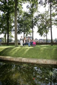 09-09-2006 KONINKLIJK HUIS; FOTOSHOOT VAN PRINS MAURITS EN GEZIN BIJ HET LOO TE APELDOORN.
foto: Albert den Iseger.