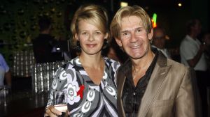 04-09-2006 SHOWBIZZ; VEERTIENDE EDITIE VAN AMSTERDAM DINER VOOR AIDSBESTRIJDING. Het was dit keer een Koninklijk Amsterdam Diner daar Prinses Mabel en Prins Friso aanwezig waren en zich kostelijk vermaakten tussen de vele gasten. De 1300 gasten genoten van veel life muziek van o.a.Angela Groothuizen,Ronnie Tober,Vulcano,Denise Jannah,Sandra Reemer, Liesbeth List en Ramses Shaffy en uit Amerika The Gibson Brothers.De avond begon met een emotioneel op treden van Ramses Shaffy die iedereen kippevel bezorgde. Robert Weyhenke de initiatiefnemer  van dit gala  kan terug kijken op een zeer geslaagde avond met een opbrengst van 460.000 euro voor de bestrijding van aids. Vele prominente gasten waren de gehele avond aanwezig namelijk: Boris Dittrich-Estelle Gullit-Tom Westenmeijer-Mart Visser-Frans Molenaar-Addy van den Krommenacker-Marisa Polin-Hans Hoogervorst-Ans en Sigrid Markus-Frits Wester-Leotien Borsato en Leco van Zadelhoff-Neelie Smit Kroes-Barbara de Loor-Jan Driessen-Mark Rutte-Tineke Verburg-Evert Santegoeds-Michiel en Pauline Mol-Ed Nijpels-John Jaakke-Ada Kok- Joop Wijn en natuurlijk Prins Friso en Prinses Mabel die maar niet genoeg konden krijgen van alle aandacht en genoten daarvan ook met volle teugen. Al met al een zeer geslaagde avond voor het goede doel.
foto: Albert den Iseger.
