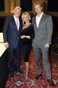 18-09-2006 SHOWBIZZ; SHEILA DE VRIES EN EEN JOINT VENTURE MET L OREAL TESAMEN OP DE CATWALK. De show voerde de naam Sheila de Vries, de collectie droeg kwaliteit uit met verfrissende kleuren waaronder veel de andere kleur zwart namelijk blauw.De prachtige show was voor de eerste keer in de Hotels van Oranje te Noordwijk.Wederom veel bewondering voor Sheila de Vries en haar team. Ook vandaag veel lovende woorden in de Nederlandese Media over de show van Sheila. 
foto: Albert den Iseger