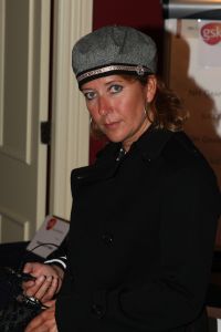 28-09-2007 SHOWBIZZ; EX VROUW VAN JACK SPIJKERMAN HEEFT NIEUWE LIEFDE. Jennemiek geniet met volle teugen van haar nieuwe minnaar Henk Mooyekind, een Noordwijkse makelaar. Jennemiek brengt al haar vrije tijd door met haar Henk en loopt het ene na het andere feestje af met haar nieuwe lover. Jennemiek en Henk zijn vaak te vinden in zijn Noordwijkse Penthouse en hebben het erg gezellig aldus een vriendin.
foto: Albert den Iseger