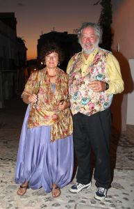 08-09-2007 SHOWBIZZ; KUNSTENAARS OP IBIZA VIEREN FEEST. Kees van Twist, directeur van het Groninger Museum woont al tientallen jaren met enige regelmaat op Ibiza.Zo werd bij hem het idee geboren iets te doen met de kunst van Nederlandse Kunstenaars die de afgelopen halve eeuw korte of lange tijd op Ibiza verbleven.Dat leidde tot het kunstproject VAMOS A IBIZA dat zowel op Ibiza als in Amsterdam te zien zal zijn.
foto: Albert den Iseger.