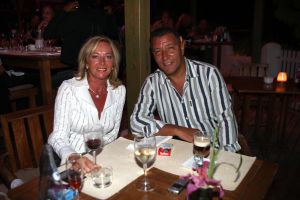08-09-2007 SHOWBIZZ; KUNSTENAARS OP IBIZA VIEREN FEEST. Kees van Twist, directeur van het Groninger Museum woont al tientallen jaren met enige regelmaat op Ibiza.Zo werd bij hem het idee geboren iets te doen met de kunst van Nederlandse Kunstenaars die de afgelopen halve eeuw korte of lange tijd op Ibiza verbleven.Dat leidde tot het kunstproject VAMOS A IBIZA dat zowel op Ibiza als in Amsterdam te zien zal zijn.
foto: Albert den Iseger.