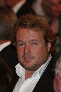 28-09-2007 SHOWBIZZ; EX VROUW VAN JACK SPIJKERMAN HEEFT NIEUWE LIEFDE. Jennemiek geniet met volle teugen van haar nieuwe minnaar Henk Mooyekind, een Noordwijkse makelaar. Jennemiek brengt al haar vrije tijd door met haar Henk en loopt het ene na het andere feestje af met haar nieuwe lover. Jennemiek en Henk zijn vaak te vinden in zijn Noordwijkse Penthouse en hebben het erg gezellig aldus een vriendin.
foto: Albert den Iseger