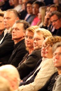 28-09-2007 SHOWBIZZ; EX VROUW VAN JACK SPIJKERMAN HEEFT NIEUWE LIEFDE. Jennemiek geniet met volle teugen van haar nieuwe minnaar Henk Mooyekind, een Noordwijkse makelaar. Jennemiek brengt al haar vrije tijd door met haar Henk en loopt het ene na het andere feestje af met haar nieuwe lover. Jennemiek en Henk zijn vaak te vinden in zijn Noordwijkse Penthouse en hebben het erg gezellig aldus een vriendin.
foto: Albert den Iseger