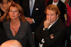 28-09-2007 SHOWBIZZ; EX VROUW VAN JACK SPIJKERMAN HEEFT NIEUWE LIEFDE. Jennemiek geniet met volle teugen van haar nieuwe minnaar Henk Mooyekind, een Noordwijkse makelaar. Jennemiek brengt al haar vrije tijd door met haar Henk en loopt het ene na het andere feestje af met haar nieuwe lover. Jennemiek en Henk zijn vaak te vinden in zijn Noordwijkse Penthouse en hebben het erg gezellig aldus een vriendin.
foto: Albert den Iseger