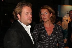 28-09-2007 SHOWBIZZ; EX VROUW VAN JACK SPIJKERMAN HEEFT NIEUWE LIEFDE. Jennemiek geniet met volle teugen van haar nieuwe minnaar Henk Mooyekind, een Noordwijkse makelaar. Jennemiek brengt al haar vrije tijd door met haar Henk en loopt het ene na het andere feestje af met haar nieuwe lover. Jennemiek en Henk zijn vaak te vinden in zijn Noordwijkse Penthouse en hebben het erg gezellig aldus een vriendin.
foto: Albert den Iseger