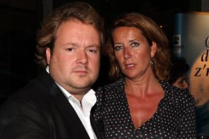 28-09-2007 SHOWBIZZ; EX VROUW VAN JACK SPIJKERMAN HEEFT NIEUWE LIEFDE. Jennemiek geniet met volle teugen van haar nieuwe minnaar Henk Mooyekind, een Noordwijkse makelaar. Jennemiek brengt al haar vrije tijd door met haar Henk en loopt het ene na het andere feestje af met haar nieuwe lover. Jennemiek en Henk zijn vaak te vinden in zijn Noordwijkse Penthouse en hebben het erg gezellig aldus een vriendin.
foto: Albert den Iseger
