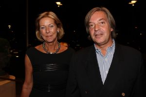 17-09-2007 SHOWBIZZ; MART VISSER PRESENTEERD HERFST EN WINTERCOLLECTIE 2007-2008. Mart Visser heeft zich laten inspieren door de jaren zeventig en de immer elegante Catherine Deneuve. Vele bekende couture liefhebsters waren weer aanwezig zoals oa. Marjon Lambriks met dochter Caroline, Sybilla Dekker, Leatitia Griffith, Judith Wiersma, Antia van der Hoeven, Marjolein van den Berg Jan Dirk Paarlberg met vrouw en Louis van Gaal met partner Truus.
foto: Albert den Iseger.