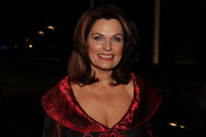 17-09-2007 SHOWBIZZ; MART VISSER PRESENTEERD HERFST EN WINTERCOLLECTIE 2007-2008. Mart Visser heeft zich laten inspieren door de jaren zeventig en de immer elegante Catherine Deneuve. Vele bekende couture liefhebsters waren weer aanwezig zoals oa. Marjon Lambriks met dochter Caroline, Sybilla Dekker, Leatitia Griffith, Judith Wiersma, Antia van der Hoeven, Marjolein van den Berg Jan Dirk Paarlberg met vrouw en Louis van Gaal met partner Truus.
foto: Albert den Iseger.