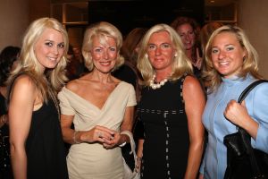 17-09-2007 SHOWBIZZ; MART VISSER PRESENTEERD HERFST EN WINTERCOLLECTIE 2007-2008. Mart Visser heeft zich laten inspieren door de jaren zeventig en de immer elegante Catherine Deneuve. Vele bekende couture liefhebsters waren weer aanwezig zoals oa. Marjon Lambriks met dochter Caroline, Sybilla Dekker, Leatitia Griffith, Judith Wiersma, Antia van der Hoeven, Marjolein van den Berg Jan Dirk Paarlberg met vrouw en Louis van Gaal met partner Truus.
foto: Albert den Iseger.