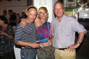 08-09-2007 SHOWBIZZ; KUNSTENAARS OP IBIZA VIEREN FEEST. Kees van Twist, directeur van het Groninger Museum woont al tientallen jaren met enige regelmaat op Ibiza.Zo werd bij hem het idee geboren iets te doen met de kunst van Nederlandse Kunstenaars die de afgelopen halve eeuw korte of lange tijd op Ibiza verbleven.Dat leidde tot het kunstproject VAMOS A IBIZA dat zowel op Ibiza als in Amsterdam te zien zal zijn.
foto: Albert den Iseger.