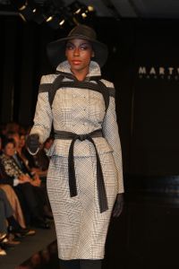 17-09-2007 SHOWBIZZ; MART VISSER PRESENTEERD HERFST EN WINTERCOLLECTIE 2007-2008. Mart Visser heeft zich laten inspieren door de jaren zeventig en de immer elegante Catherine Deneuve. Vele bekende couture liefhebsters waren weer aanwezig zoals oa. Marjon Lambriks met dochter Caroline, Sybilla Dekker, Leatitia Griffith, Judith Wiersma, Antia van der Hoeven, Marjolein van den Berg Jan Dirk Paarlberg met vrouw en Louis van Gaal met partner Truus.
foto: Albert den Iseger.