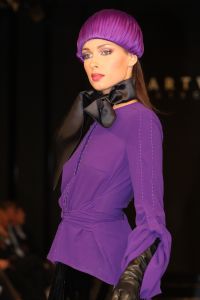 17-09-2007 SHOWBIZZ; MART VISSER PRESENTEERD HERFST EN WINTERCOLLECTIE 2007-2008. Mart Visser heeft zich laten inspieren door de jaren zeventig en de immer elegante Catherine Deneuve. Vele bekende couture liefhebsters waren weer aanwezig zoals oa. Marjon Lambriks met dochter Caroline, Sybilla Dekker, Leatitia Griffith, Judith Wiersma, Antia van der Hoeven, Marjolein van den Berg Jan Dirk Paarlberg met vrouw en Louis van Gaal met partner Truus.
foto: Albert den Iseger.