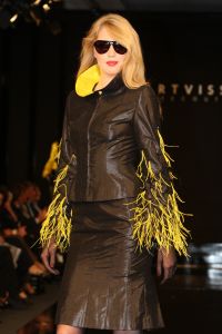17-09-2007 SHOWBIZZ; MART VISSER PRESENTEERD HERFST EN WINTERCOLLECTIE 2007-2008. Mart Visser heeft zich laten inspieren door de jaren zeventig en de immer elegante Catherine Deneuve. Vele bekende couture liefhebsters waren weer aanwezig zoals oa. Marjon Lambriks met dochter Caroline, Sybilla Dekker, Leatitia Griffith, Judith Wiersma, Antia van der Hoeven, Marjolein van den Berg Jan Dirk Paarlberg met vrouw en Louis van Gaal met partner Truus.
foto: Albert den Iseger.