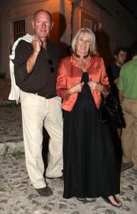 08-09-2007 SHOWBIZZ; KUNSTENAARS OP IBIZA VIEREN FEEST. Kees van Twist, directeur van het Groninger Museum woont al tientallen jaren met enige regelmaat op Ibiza.Zo werd bij hem het idee geboren iets te doen met de kunst van Nederlandse Kunstenaars die de afgelopen halve eeuw korte of lange tijd op Ibiza verbleven.Dat leidde tot het kunstproject VAMOS A IBIZA dat zowel op Ibiza als in Amsterdam te zien zal zijn.
foto: Albert den Iseger.