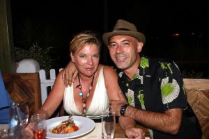 08-09-2007 SHOWBIZZ; KUNSTENAARS OP IBIZA VIEREN FEEST. Kees van Twist, directeur van het Groninger Museum woont al tientallen jaren met enige regelmaat op Ibiza.Zo werd bij hem het idee geboren iets te doen met de kunst van Nederlandse Kunstenaars die de afgelopen halve eeuw korte of lange tijd op Ibiza verbleven.Dat leidde tot het kunstproject VAMOS A IBIZA dat zowel op Ibiza als in Amsterdam te zien zal zijn.
foto: Albert den Iseger.