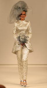10-09-2008 SHOWBIZZ; FRANS MOLENAAR PRESENTEERDE HAUTE COUTURE WINTER 2008.
Couturier Frans Molenaar presenteerde wederom in het Amstel Hotel zijn haute couture collectie winter 2008. Met opvallende modellen als Cecile Grayham-van der Jagt - Kim Feenstra - Irene van der Laar en als bruid Sigrid Schouten de dochter van Tineke Schouten. Vele bekenden  waren weer op komen draven in het regenachtige herfst weer naar het alom bekende Amstel hotel om te gaan genieten van de Frans Molenaar collectie o.a. Janneke Brienkman  Hank Heijn  Cor en Norma Stutterheim  Jan Jansen  Fons van Westerloo met zijn vrouw  Hedy D Ancona met Aad Veldhoen en Rob en Henriette de Nijs die beide vertelde voor de eerste keer bij een echte modeshow te zijn.
Na de show heerlijke bitterballen en een goed glas wijn.
foto: Albert den Iseger.