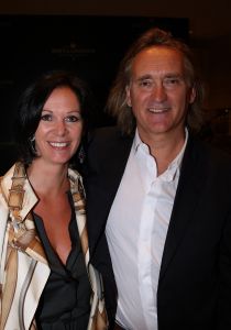 13-09-2008: SHOWBIZZ; MART VISSER LAAT ZIEN WAT HAUTE COUTURE IS IN WINTER 2008.
Mart Visser toonde wederom zijn collectie in het Amsterdamse  Hilton hotel. Weer tal van bekende Nederlanders waren gekomen om te smullen van Mart s wintercollectie.
foto: Albert den Iseger.