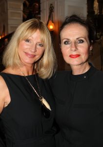 10-09-2008 SHOWBIZZ; FRANS MOLENAAR PRESENTEERDE HAUTE COUTURE WINTER 2008.
Couturier Frans Molenaar presenteerde wederom in het Amstel Hotel zijn haute couture collectie winter 2008. Met opvallende modellen als Cecile Grayham-van der Jagt - Kim Feenstra - Irene van der Laar en als bruid Sigrid Schouten de dochter van Tineke Schouten. Vele bekenden  waren weer op komen draven in het regenachtige herfst weer naar het alom bekende Amstel hotel om te gaan genieten van de Frans Molenaar collectie o.a. Janneke Brienkman  Hank Heijn  Cor en Norma Stutterheim  Jan Jansen  Fons van Westerloo met zijn vrouw  Hedy D Ancona met Aad Veldhoen en Rob en Henriette de Nijs die beide vertelde voor de eerste keer bij een echte modeshow te zijn.
Na de show heerlijke bitterballen en een goed glas wijn.
foto: Albert den Iseger.