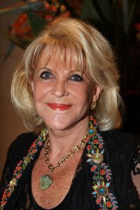 23-09-2008 SHOWBIZZ; SHEILA DE VRIES PRESENTEERDE HAUTE COUTURE COLLECTIE WINTER 2008. Een droom werd waarheid voor Sheila en haar modeteam. Iedereen was het over een ding eens Sheila had weer een collectie gemaakt die ook van Yves St.Laurent had kunnen zijn. Prachtig en nog eens prachtig waren de reacties van haar aanwezige klanten. Ook de vele prominenten waren het eens met de complimenten aan het Sheila de Vries en haar team. 
foto: Albert den Iseger.