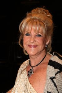 13-09-2008: SHOWBIZZ; MART VISSER LAAT ZIEN WAT HAUTE COUTURE IS IN WINTER 2008.
Mart Visser toonde wederom zijn collectie in het Amsterdamse  Hilton hotel. Weer tal van bekende Nederlanders waren gekomen om te smullen van Mart s wintercollectie.
foto: Albert den Iseger.