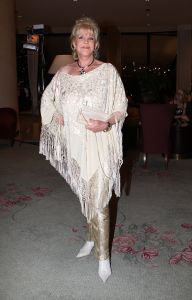 13-09-2008: SHOWBIZZ; MART VISSER LAAT ZIEN WAT HAUTE COUTURE IS IN WINTER 2008.
Mart Visser toonde wederom zijn collectie in het Amsterdamse  Hilton hotel. Weer tal van bekende Nederlanders waren gekomen om te smullen van Mart s wintercollectie.
foto: Albert den Iseger.