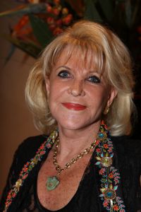 23-09-2008 SHOWBIZZ; SHEILA DE VRIES PRESENTEERDE HAUTE COUTURE COLLECTIE WINTER 2008. Een droom werd waarheid voor Sheila en haar modeteam. Iedereen was het over een ding eens Sheila had weer een collectie gemaakt die ook van Yves St.Laurent had kunnen zijn. Prachtig en nog eens prachtig waren de reacties van haar aanwezige klanten. Ook de vele prominenten waren het eens met de complimenten aan het Sheila de Vries en haar team. 
foto: Albert den Iseger.