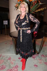 23-09-2008 SHOWBIZZ; SHEILA DE VRIES PRESENTEERDE HAUTE COUTURE COLLECTIE WINTER 2008. Een droom werd waarheid voor Sheila en haar modeteam. Iedereen was het over een ding eens Sheila had weer een collectie gemaakt die ook van Yves St.Laurent had kunnen zijn. Prachtig en nog eens prachtig waren de reacties van haar aanwezige klanten. Ook de vele prominenten waren het eens met de complimenten aan het Sheila de Vries en haar team. 
foto: Albert den Iseger.