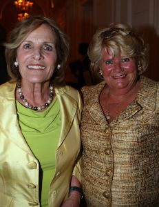18-09-2008 SHOWBIZZ; MONIQUE COLLIGNON PRESENTEERDE ELEGANTE HAUTE COUTURE IN AMSTEL HOTEL. De wintercollectie 2008 mag gezien worden van M.C. In de hal van het Amstelhotel klonk de prachtige muziek  van Maria Callas en liepen de modellen trap op en af om de aanwezige MC liefhebbers hun prachtige creaties te tonen.
Veel prachtige jurkjes  mantels en robe-manteaus. Onder het publiek bevonden zich oa. Ankie van Grunsven -Sylvia Toth en Ankie en Rolf Friedlander. Een zeer geslaagde avond maar dan zonder de Molenaar bitterbal in de hal van het Amstelhotel te Amsterdam.
foto: Albert den Iseger.