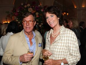 10-09-2008 SHOWBIZZ; FRANS MOLENAAR PRESENTEERDE HAUTE COUTURE WINTER 2008.
Couturier Frans Molenaar presenteerde wederom in het Amstel Hotel zijn haute couture collectie winter 2008. Met opvallende modellen als Cecile Grayham-van der Jagt - Kim Feenstra - Irene van der Laar en als bruid Sigrid Schouten de dochter van Tineke Schouten. Vele bekenden  waren weer op komen draven in het regenachtige herfst weer naar het alom bekende Amstel hotel om te gaan genieten van de Frans Molenaar collectie o.a. Janneke Brienkman  Hank Heijn  Cor en Norma Stutterheim  Jan Jansen  Fons van Westerloo met zijn vrouw  Hedy D Ancona met Aad Veldhoen en Rob en Henriette de Nijs die beide vertelde voor de eerste keer bij een echte modeshow te zijn.
Na de show heerlijke bitterballen en een goed glas wijn.
foto: Albert den Iseger.