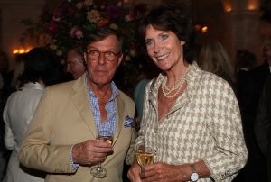 10-09-2008 SHOWBIZZ; FRANS MOLENAAR PRESENTEERDE HAUTE COUTURE WINTER 2008.
Couturier Frans Molenaar presenteerde wederom in het Amstel Hotel zijn haute couture collectie winter 2008. Met opvallende modellen als Cecile Grayham-van der Jagt - Kim Feenstra - Irene van der Laar en als bruid Sigrid Schouten de dochter van Tineke Schouten. Vele bekenden  waren weer op komen draven in het regenachtige herfst weer naar het alom bekende Amstel hotel om te gaan genieten van de Frans Molenaar collectie o.a. Janneke Brienkman  Hank Heijn  Cor en Norma Stutterheim  Jan Jansen  Fons van Westerloo met zijn vrouw  Hedy D Ancona met Aad Veldhoen en Rob en Henriette de Nijs die beide vertelde voor de eerste keer bij een echte modeshow te zijn.
Na de show heerlijke bitterballen en een goed glas wijn.
foto: Albert den Iseger.