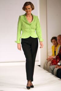10-09-2008 SHOWBIZZ; FRANS MOLENAAR PRESENTEERDE HAUTE COUTURE WINTER 2008.
Couturier Frans Molenaar presenteerde wederom in het Amstel Hotel zijn haute couture collectie winter 2008. Met opvallende modellen als Cecile Grayham-van der Jagt - Kim Feenstra - Irene van der Laar en als bruid Sigrid Schouten de dochter van Tineke Schouten. Vele bekenden  waren weer op komen draven in het regenachtige herfst weer naar het alom bekende Amstel hotel om te gaan genieten van de Frans Molenaar collectie o.a. Janneke Brienkman  Hank Heijn  Cor en Norma Stutterheim  Jan Jansen  Fons van Westerloo met zijn vrouw  Hedy D Ancona met Aad Veldhoen en Rob en Henriette de Nijs die beide vertelde voor de eerste keer bij een echte modeshow te zijn.
Na de show heerlijke bitterballen en een goed glas wijn.
foto: Albert den Iseger.