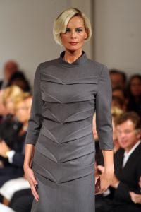 10-09-2008 SHOWBIZZ; FRANS MOLENAAR PRESENTEERDE HAUTE COUTURE WINTER 2008.
Couturier Frans Molenaar presenteerde wederom in het Amstel Hotel zijn haute couture collectie winter 2008. Met opvallende modellen als Cecile Grayham-van der Jagt - Kim Feenstra - Irene van der Laar en als bruid Sigrid Schouten de dochter van Tineke Schouten. Vele bekenden  waren weer op komen draven in het regenachtige herfst weer naar het alom bekende Amstel hotel om te gaan genieten van de Frans Molenaar collectie o.a. Janneke Brienkman  Hank Heijn  Cor en Norma Stutterheim  Jan Jansen  Fons van Westerloo met zijn vrouw  Hedy D Ancona met Aad Veldhoen en Rob en Henriette de Nijs die beide vertelde voor de eerste keer bij een echte modeshow te zijn.
Na de show heerlijke bitterballen en een goed glas wijn.
foto: Albert den Iseger.