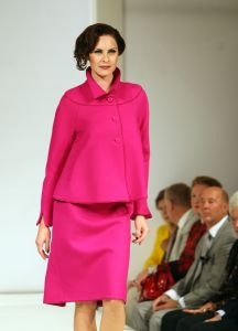 10-09-2008 SHOWBIZZ; FRANS MOLENAAR PRESENTEERDE HAUTE COUTURE WINTER 2008.
Couturier Frans Molenaar presenteerde wederom in het Amstel Hotel zijn haute couture collectie winter 2008. Met opvallende modellen als Cecile Grayham-van der Jagt - Kim Feenstra - Irene van der Laar en als bruid Sigrid Schouten de dochter van Tineke Schouten. Vele bekenden  waren weer op komen draven in het regenachtige herfst weer naar het alom bekende Amstel hotel om te gaan genieten van de Frans Molenaar collectie o.a. Janneke Brienkman  Hank Heijn  Cor en Norma Stutterheim  Jan Jansen  Fons van Westerloo met zijn vrouw  Hedy D Ancona met Aad Veldhoen en Rob en Henriette de Nijs die beide vertelde voor de eerste keer bij een echte modeshow te zijn.
Na de show heerlijke bitterballen en een goed glas wijn.
foto: Albert den Iseger.