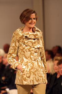10-09-2008 SHOWBIZZ; FRANS MOLENAAR PRESENTEERDE HAUTE COUTURE WINTER 2008.
Couturier Frans Molenaar presenteerde wederom in het Amstel Hotel zijn haute couture collectie winter 2008. Met opvallende modellen als Cecile Grayham-van der Jagt - Kim Feenstra - Irene van der Laar en als bruid Sigrid Schouten de dochter van Tineke Schouten. Vele bekenden  waren weer op komen draven in het regenachtige herfst weer naar het alom bekende Amstel hotel om te gaan genieten van de Frans Molenaar collectie o.a. Janneke Brienkman  Hank Heijn  Cor en Norma Stutterheim  Jan Jansen  Fons van Westerloo met zijn vrouw  Hedy D Ancona met Aad Veldhoen en Rob en Henriette de Nijs die beide vertelde voor de eerste keer bij een echte modeshow te zijn.
Na de show heerlijke bitterballen en een goed glas wijn.
foto: Albert den Iseger.